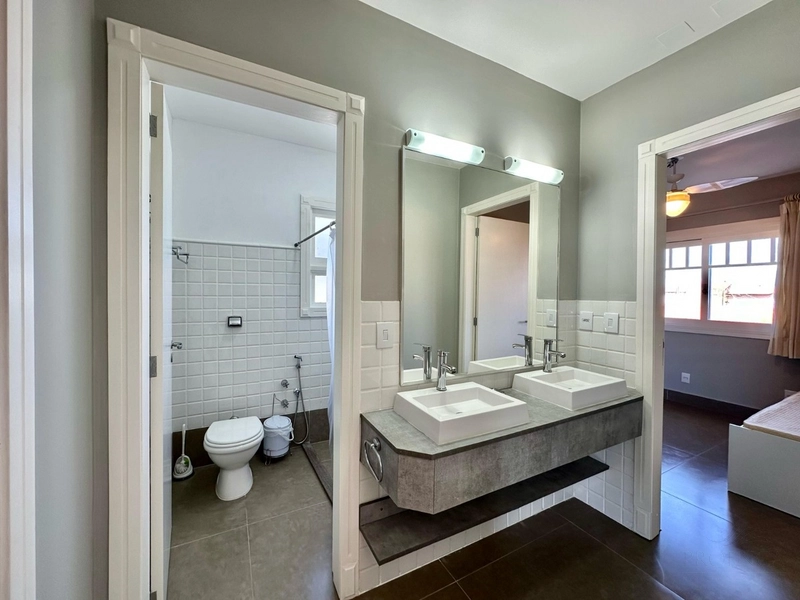 SOBRADO COM PISCINA NO CENTRO DE ATLÂNTIDA: 7ª foto da galeria de imagens do imóvel