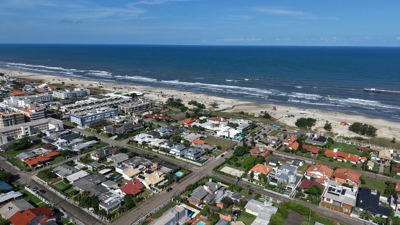 SOBRADO COM PISCINA NO CENTRO DE ATLÂNTIDA: 22ª foto da galeria de imagens do imóvel