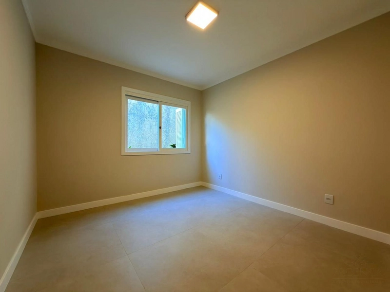 CASA TÉRREA NO CENTRO DE XANGRI-LÁ, FRENTE LESTE, DIVISA COM ATLÂNTIDA: 17ª foto da galeria de imagens do imóvel