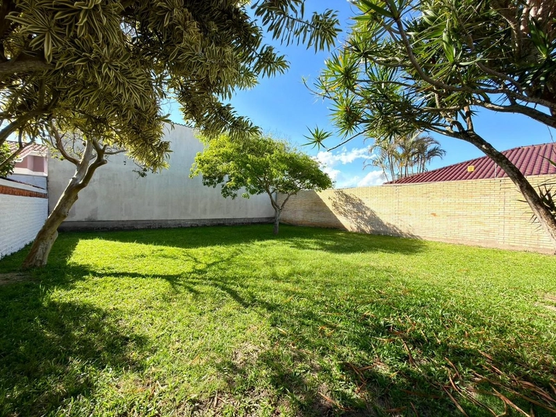 CASA TÉRREA NO CENTRO DE XANGRI-LÁ, FRENTE LESTE, DIVISA COM ATLÂNTIDA: 9ª foto da galeria de imagens do imóvel