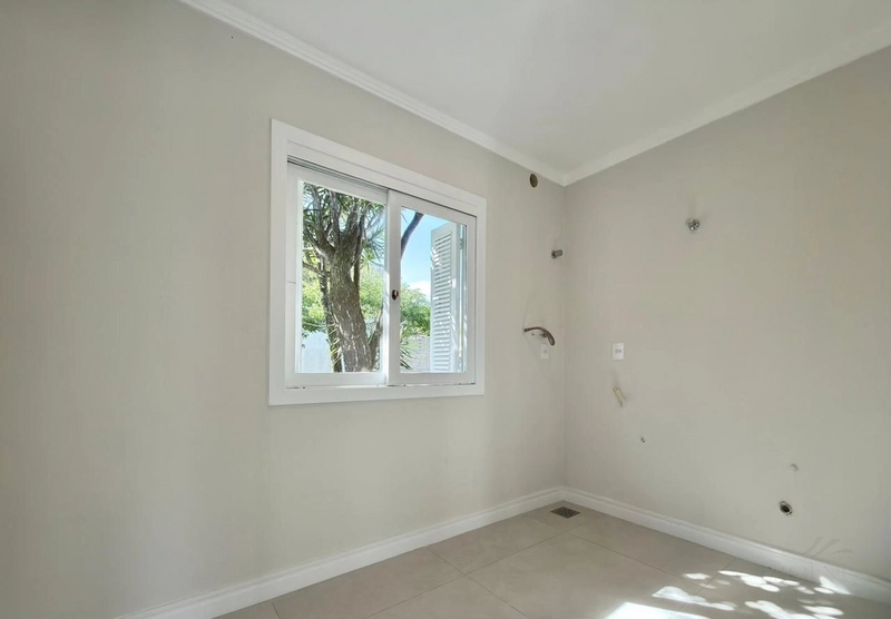 CASA TÉRREA NO CENTRO DE XANGRI-LÁ, FRENTE LESTE, DIVISA COM ATLÂNTIDA: 8ª foto da galeria de imagens do imóvel