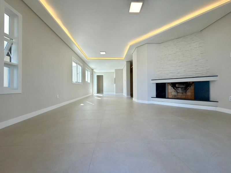 CASA TÉRREA NO CENTRO DE XANGRI-LÁ, FRENTE LESTE, DIVISA COM ATLÂNTIDA: 4ª foto da galeria de imagens do imóvel