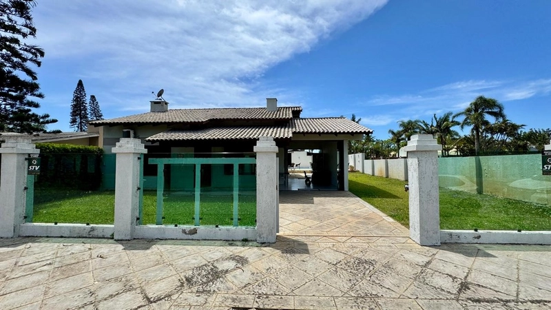 Excelente casa 03 dormitórios com  piscina em Atântida para Temporada: 2ª foto da galeria de imagens do imóvel