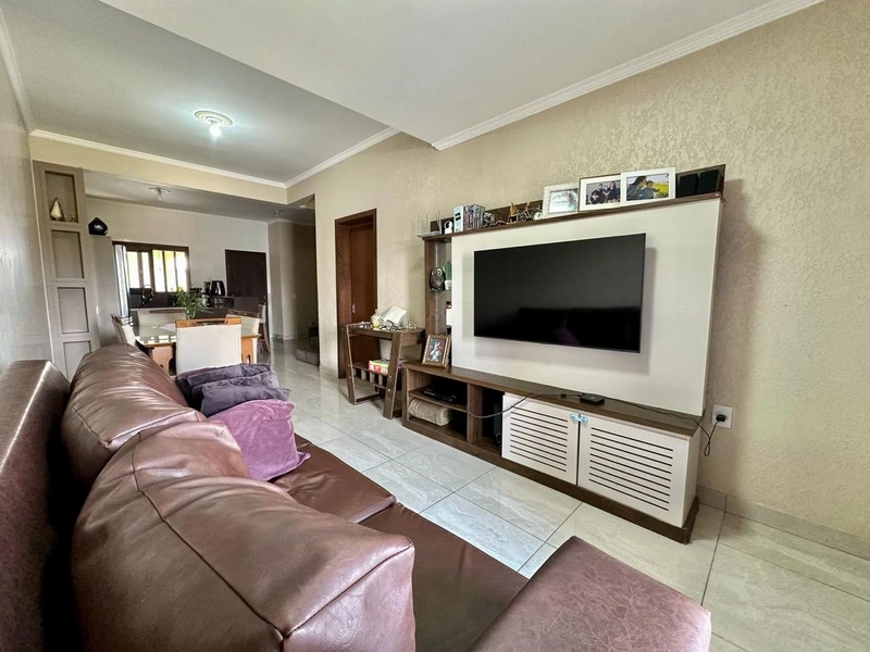 Casa à venda com 154m² 2 dormitórios 2 suítes 2 vagas Centro Xangrilá: 3ª foto da galeria de imagens do imóvel