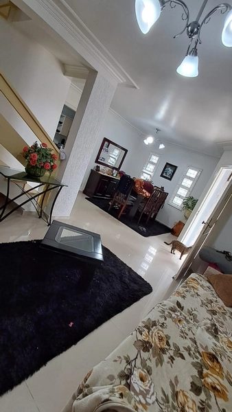 Sobrado com 03 dormitórios sendo 01 suíte, com garagem para 03 carros: 3ª foto da galeria de imagens do imóvel