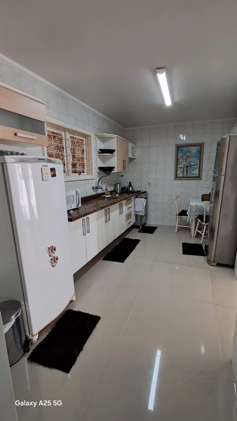 Sobrado com 03 dormitórios sendo 01 suíte, com garagem para 03 carros: 1ª foto da galeria de imagens do imóvel