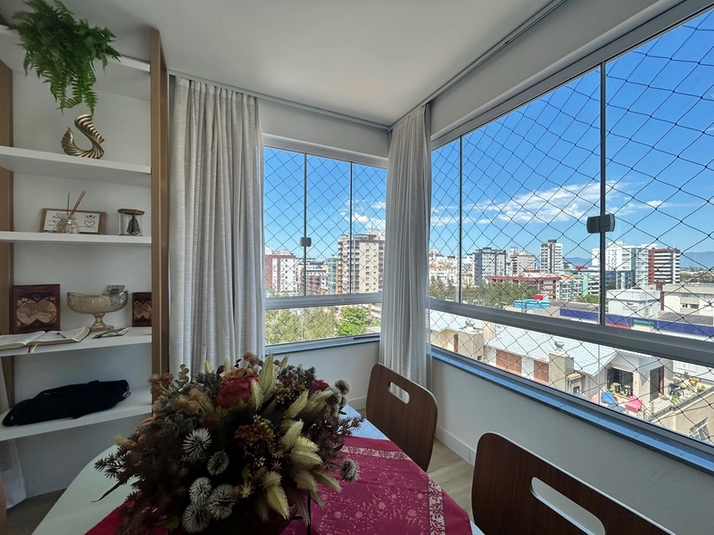 Junto a Praça Flavio Boianovski com vista para o Mar.: 4ª foto da galeria de imagens do imóvel