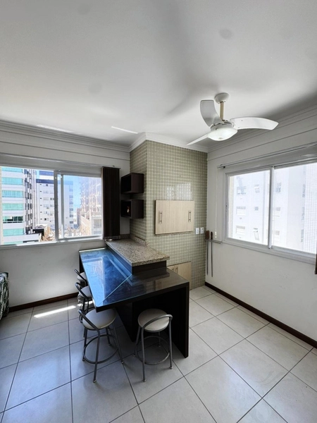 Excelente apartamento de frente para PRAÇA com vista para o MAR: 2ª foto da galeria de imagens do imóvel