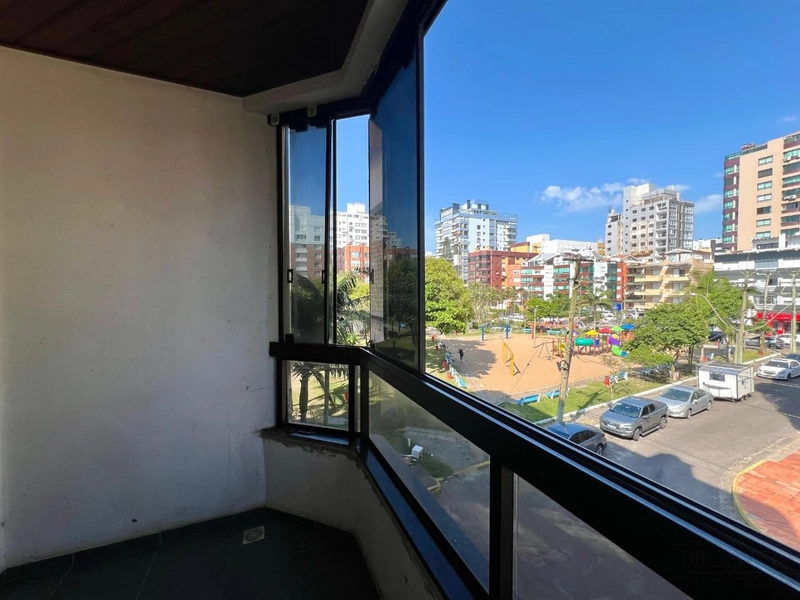 APARTAMENTO 02 DORMITÓRIOS - PRAÇA DO FAROL - CAPÃO DA CANOA: 2ª foto da galeria de imagens do imóvel