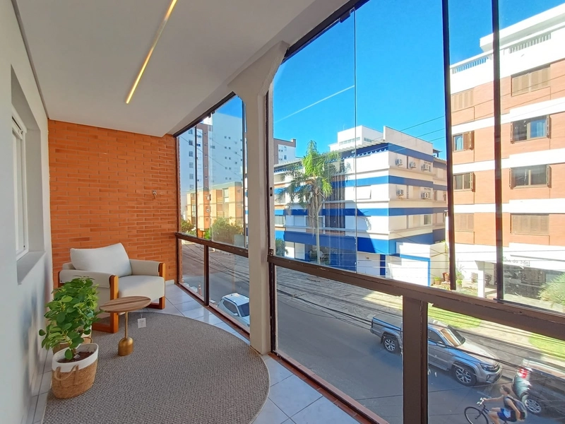 Apartamento no centro com 03 dormitórios/box. Capão da Canoa: 1ª foto da galeria de imagens do imóvel