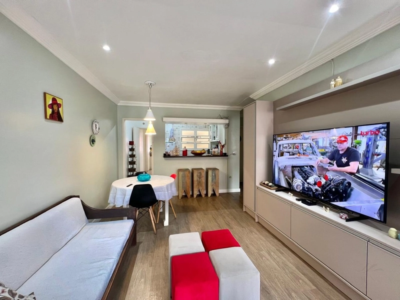 Apartamento no centro com 03 dormitórios/box. Capão da Canoa