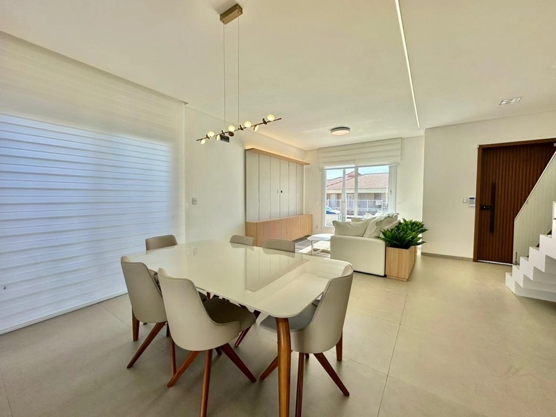 Sobrado apenas 1 Quadra do Mar, 3 suítes Zona Nova Capão da Canoa: 5ª foto da galeria de imagens do imóvel