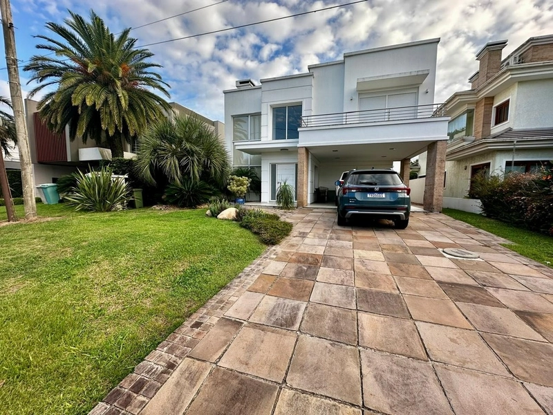 Sobrado a venda no Condomínio Bosques Atlântida