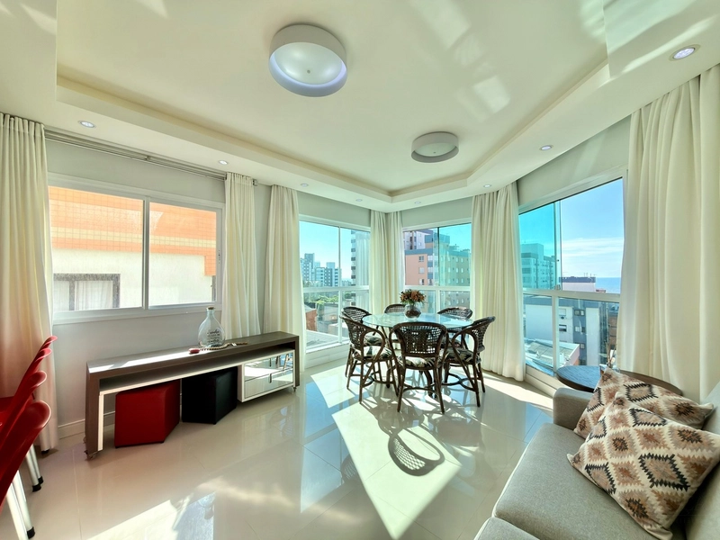 APARTAMENTO ESPAÇOSO,  ANDAR ALTO COM VISTA DO MAR: 3ª foto da galeria de imagens do imóvel