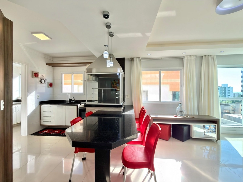 APARTAMENTO ESPAÇOSO,  ANDAR ALTO COM VISTA DO MAR: 6ª foto da galeria de imagens do imóvel