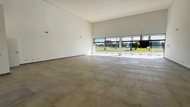 Loja Comercial com Pé-Direito Duplo e Área Externa Privativa no Litora: 10ª foto da galeria de imagens do imóvel