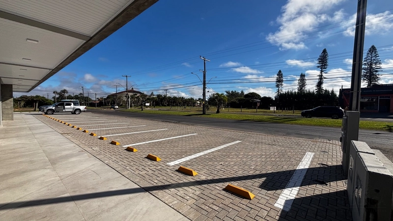 Loja Comercial com Excelente Espaço Externo no Litoral: 3ª foto da galeria de imagens do imóvel