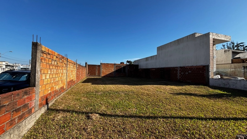 TERRENO À VENDA – PRONTO PARA CONSTRUIR: 1ª foto da galeria de imagens do imóvel