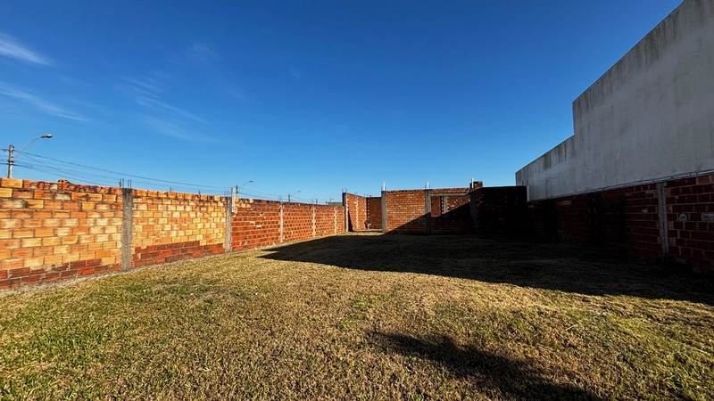 TERRENO À VENDA – PRONTO PARA CONSTRUIR: 3ª foto da galeria de imagens do imóvel