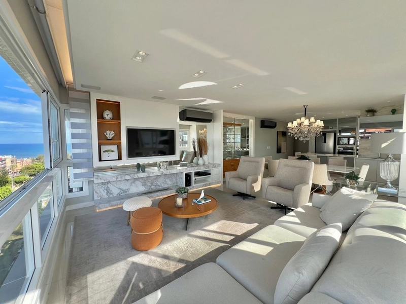 Apartamento 03 dormitórios junto a Praça Flavio Boianovski e Vista Mar: 2ª foto da galeria de imagens do imóvel