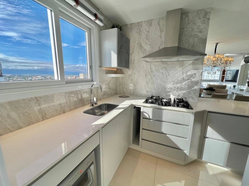 Apartamento 03 dormitórios junto a Praça Flavio Boianovski e Vista Mar: 6ª foto da galeria de imagens do imóvel