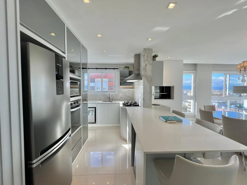 Apartamento 03 dormitórios junto a Praça Flavio Boianovski e Vista Mar: 7ª foto da galeria de imagens do imóvel