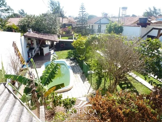 Casa a venda 03 dormitórios com piscina em Capão da Canoa: 1ª foto da galeria de imagens do imóvel