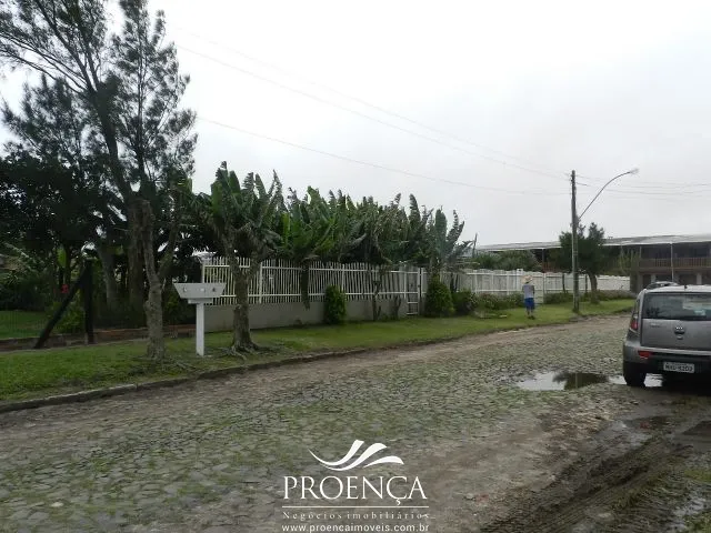 Casa com 3 Terrenos em Capão da Canoa: 3ª foto da galeria de imagens do imóvel