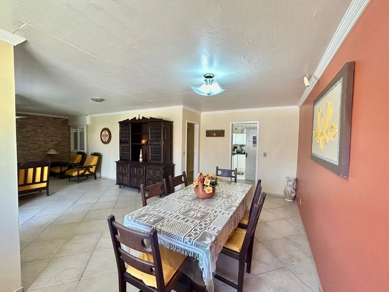 Casa 4 dormitórios com piscina no Centro de Xangri-lá: 5ª foto da galeria de imagens do imóvel
