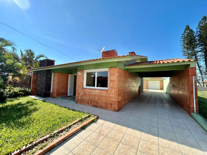 Casa 4 dormitórios com piscina no Centro de Xangri-lá: 3ª foto da galeria de imagens do imóvel