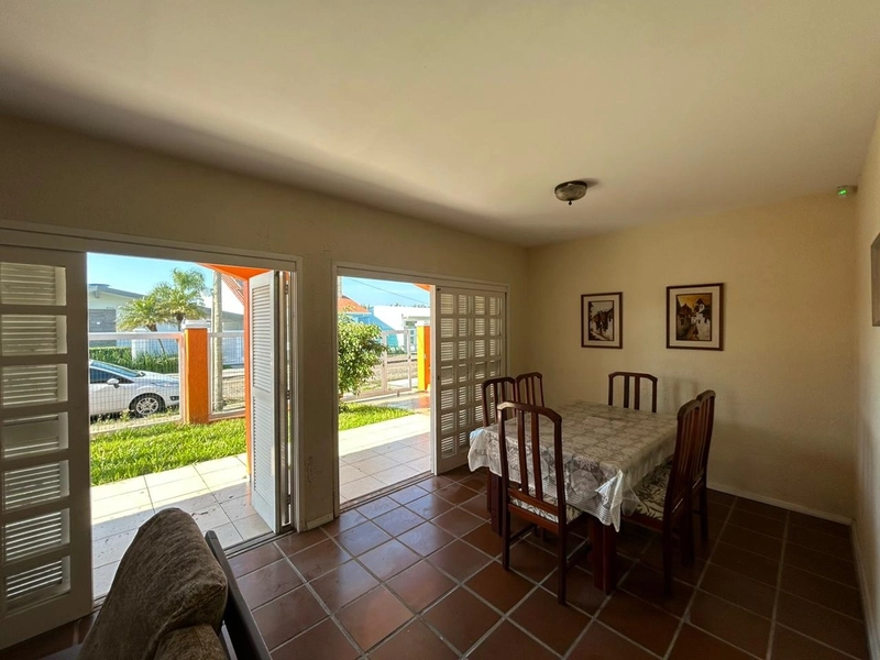 Casa 4 dormitórios com piscina no Centro de Xangri-lá: 7ª foto da galeria de imagens do imóvel