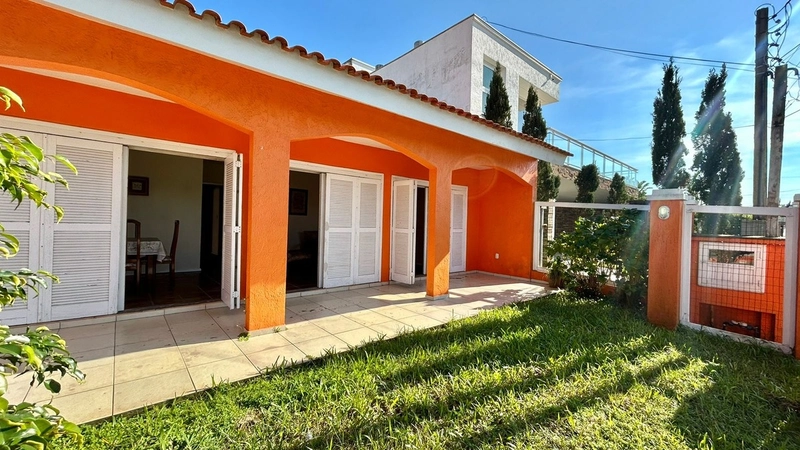 Casa 4 dormitórios com piscina no Centro de Xangri-lá: 5ª foto da galeria de imagens do imóvel