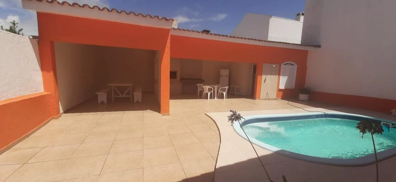 Casa 4 dormitórios com piscina no Centro de Xangri-lá: 3ª foto da galeria de imagens do imóvel