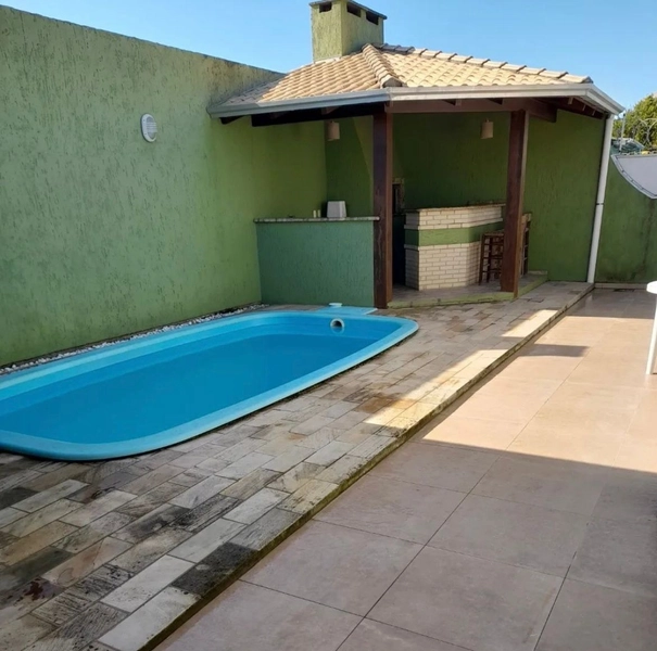 Casa 4 dormitórios com piscina no Centro de Xangri-lá: 1ª foto da galeria de imagens do imóvel