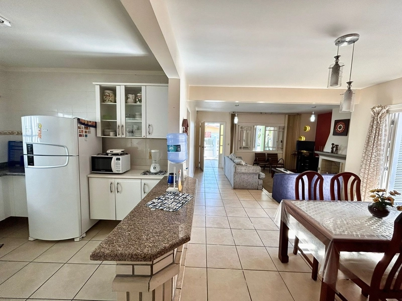 Casa 4 dormitórios com piscina no Centro de Xangri-lá: 10ª foto da galeria de imagens do imóvel