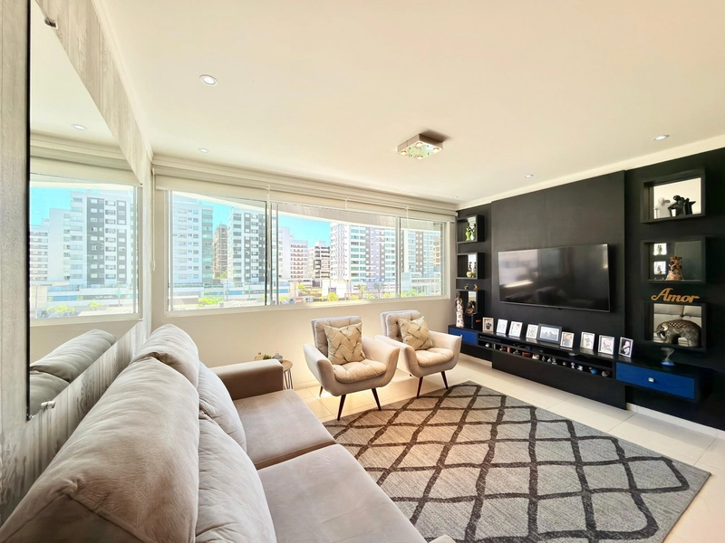 APARTAMENTO À VENDA EM CAPÃO DA CANOA, FRENTE PRAÇA: 1ª foto da galeria de imagens do imóvel