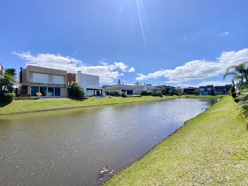 Casa Térrea 4 suítes Beira Lago - Cond capão Ilhas - Capão da Canoa: 50ª foto da galeria de imagens do imóvel