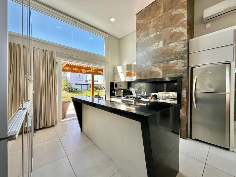 Casa Térrea 4 suítes Beira Lago - Cond capão Ilhas - Capão da Canoa: 5ª foto da galeria de imagens do imóvel