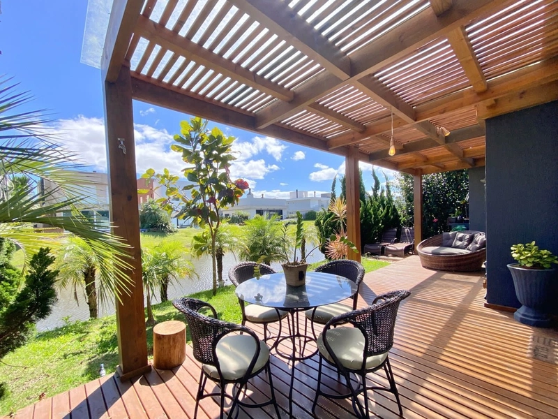 Casa Térrea 4 suítes Beira Lago - Cond capão Ilhas - Capão da Canoa: 1ª foto da galeria de imagens do imóvel