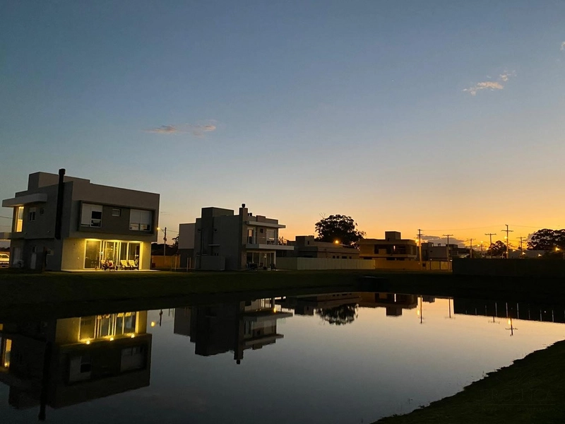 Excelente Sobrado, Beira Lago sendo 5 suítes, Mobiliado e Decorado.: 23ª foto da galeria de imagens do imóvel