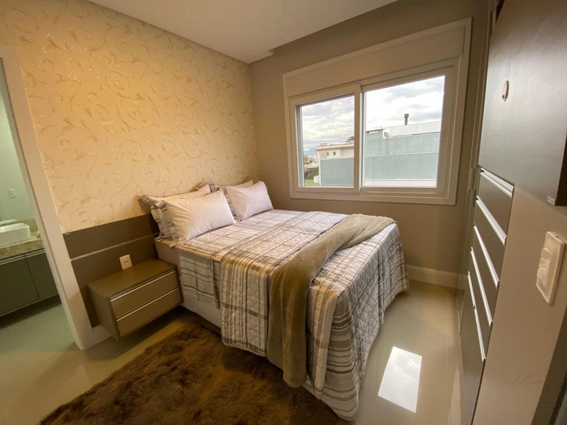 Excelente Sobrado, Beira Lago sendo 5 suítes, Mobiliado e Decorado.: 19ª foto da galeria de imagens do imóvel