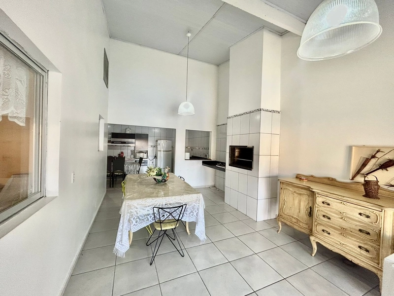 Casa 4 dormitórios com piscina no Centro de Xangri-lá: 5ª foto da galeria de imagens do imóvel