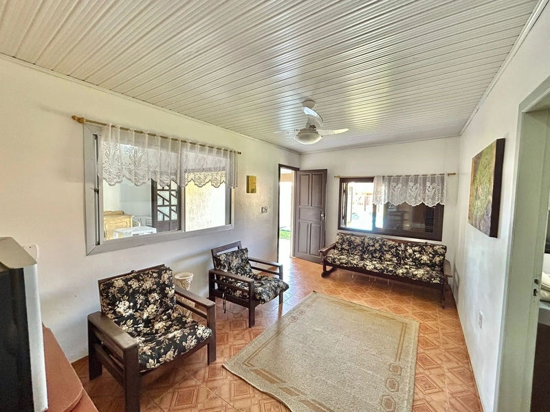Casa 4 dormitórios com piscina no Centro de Xangri-lá: 4ª foto da galeria de imagens do imóvel