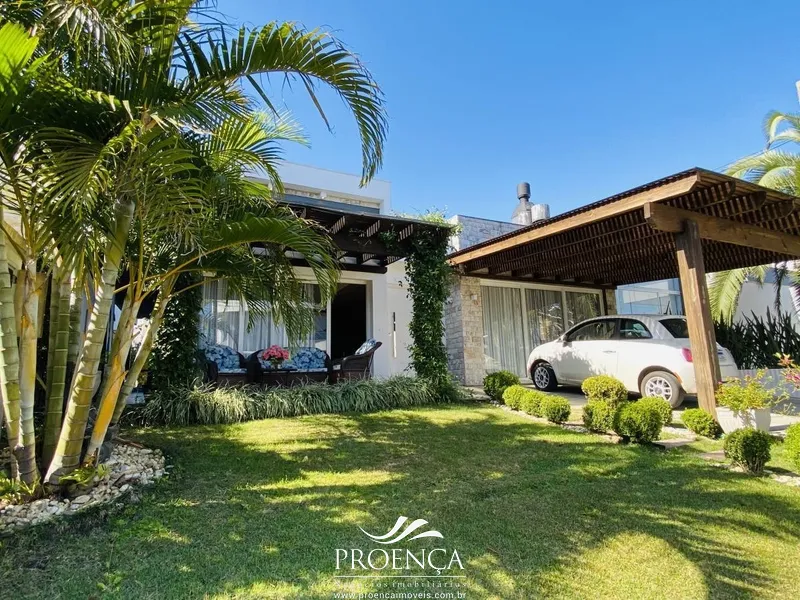Mobiliada e decora Casa para morador, bem construído, Piscina.