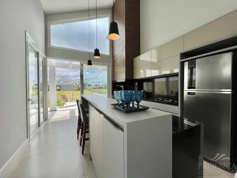 Casa Térrea 4 suítes Beira Lago- Cond Capão Ilhas - Capão da Canoa: 8ª foto da galeria de imagens do imóvel