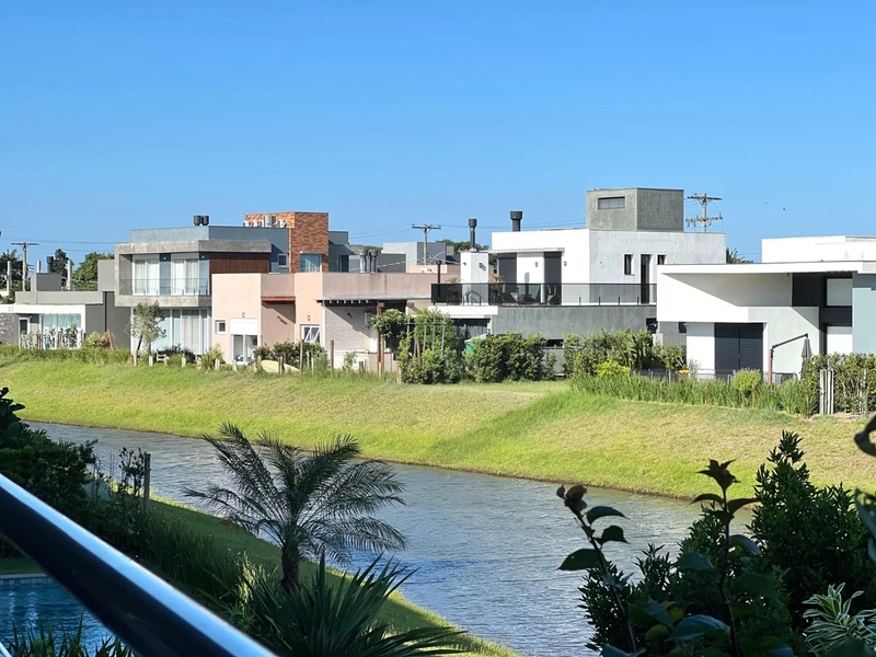Sobrado Beira Lago 4 suítes-Cond Capão Ilhas -Capão da Canoa: 5ª foto da galeria de imagens do imóvel
