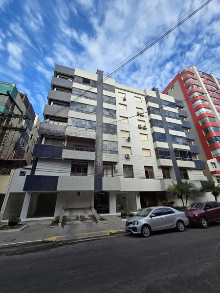 De Frente ao Lado da Praça Mini Golf e Igreja Matriz.: 4ª foto da galeria de imagens do imóvel