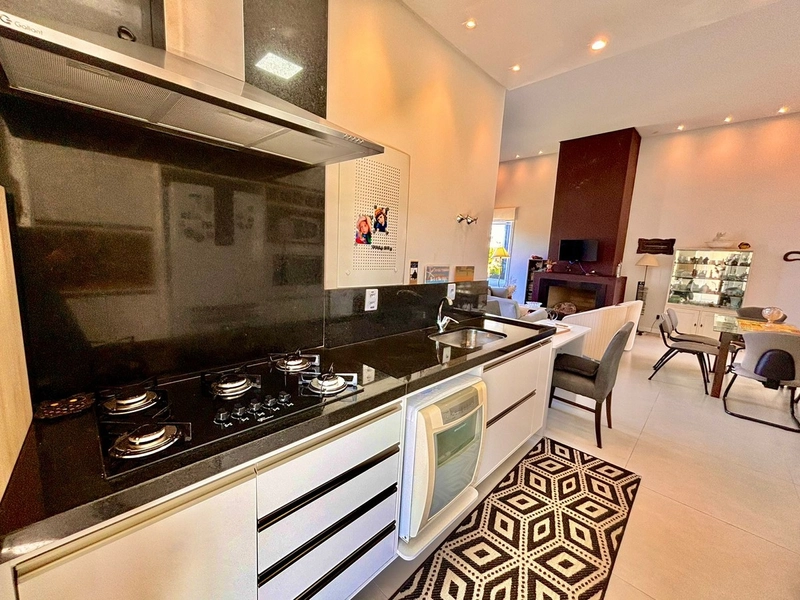 Excelente Casa Térrea 200m² sendo 4 suítes, frente Mar.: 9ª foto da galeria de imagens do imóvel