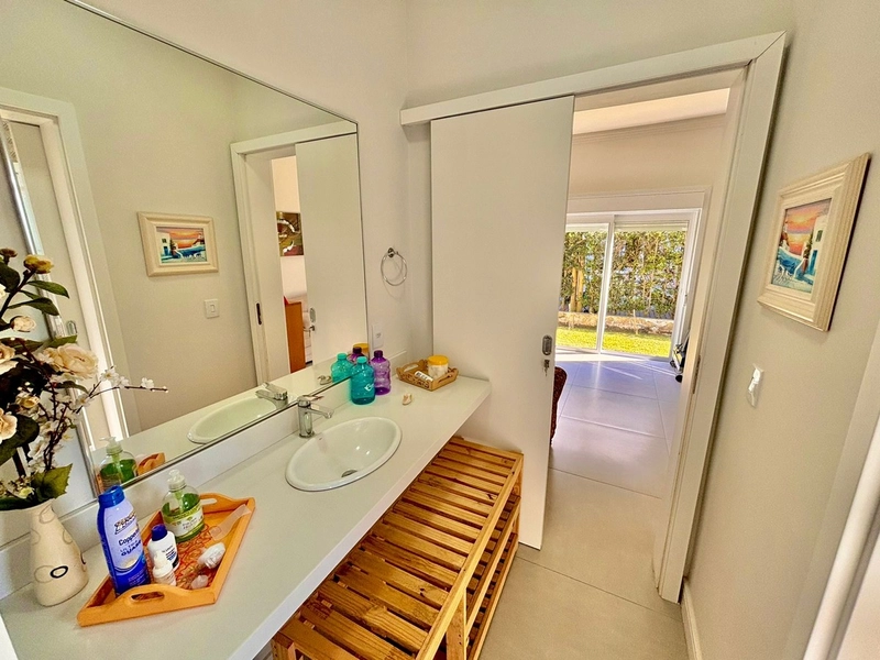 Excelente Casa Térrea 200m² sendo 4 suítes, frente Mar.: 16ª foto da galeria de imagens do imóvel