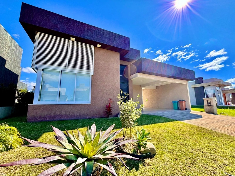 Excelente Casa Térrea 200m² sendo 4 suítes, frente Mar.: 1ª foto da galeria de imagens do imóvel